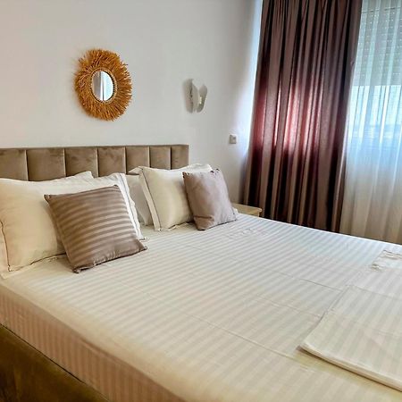 Madalin Seaside Apartment Vlore Ngoại thất bức ảnh